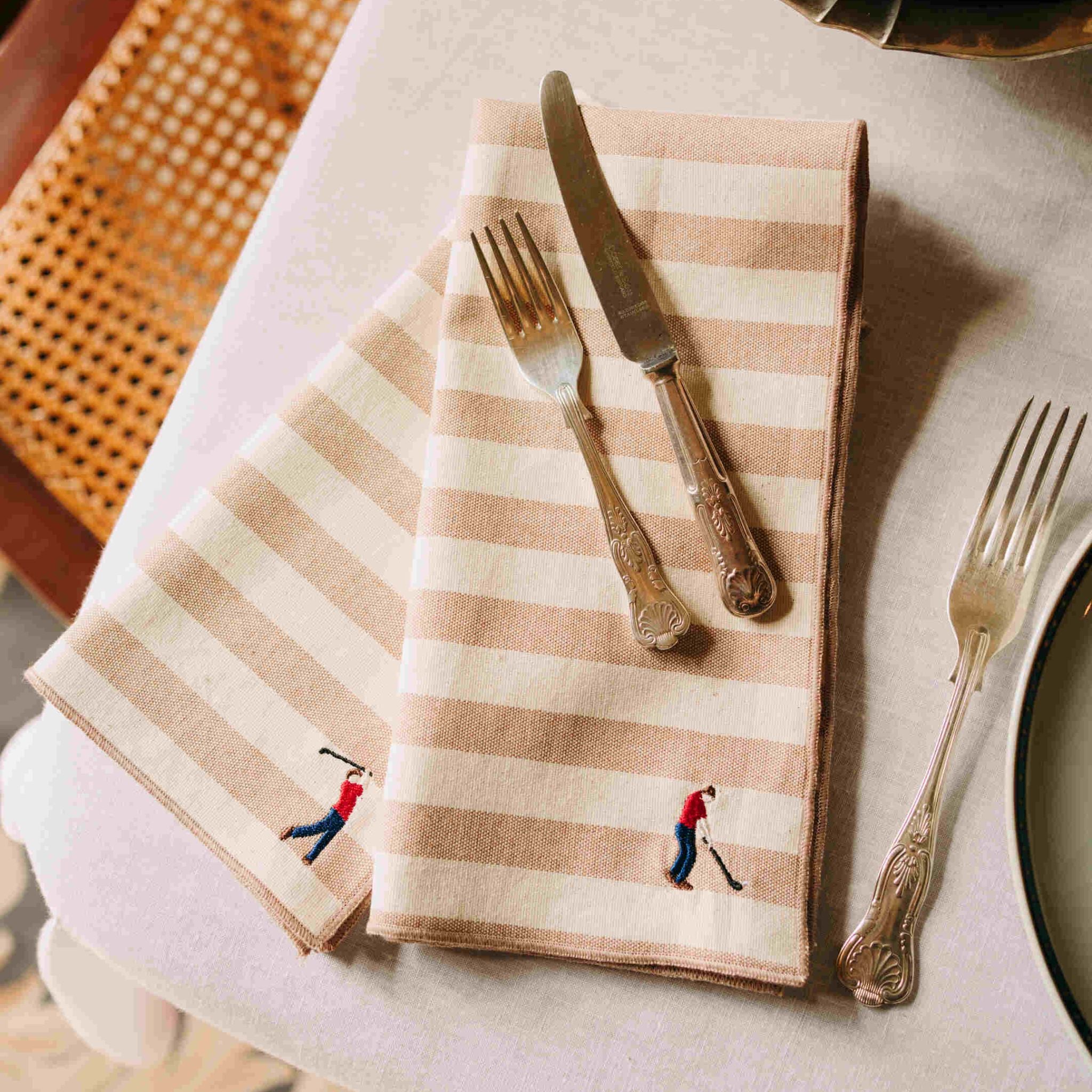 torres-novas-table-barra-embroidery-retro-napkin-beige-lifestyle-2.jpg