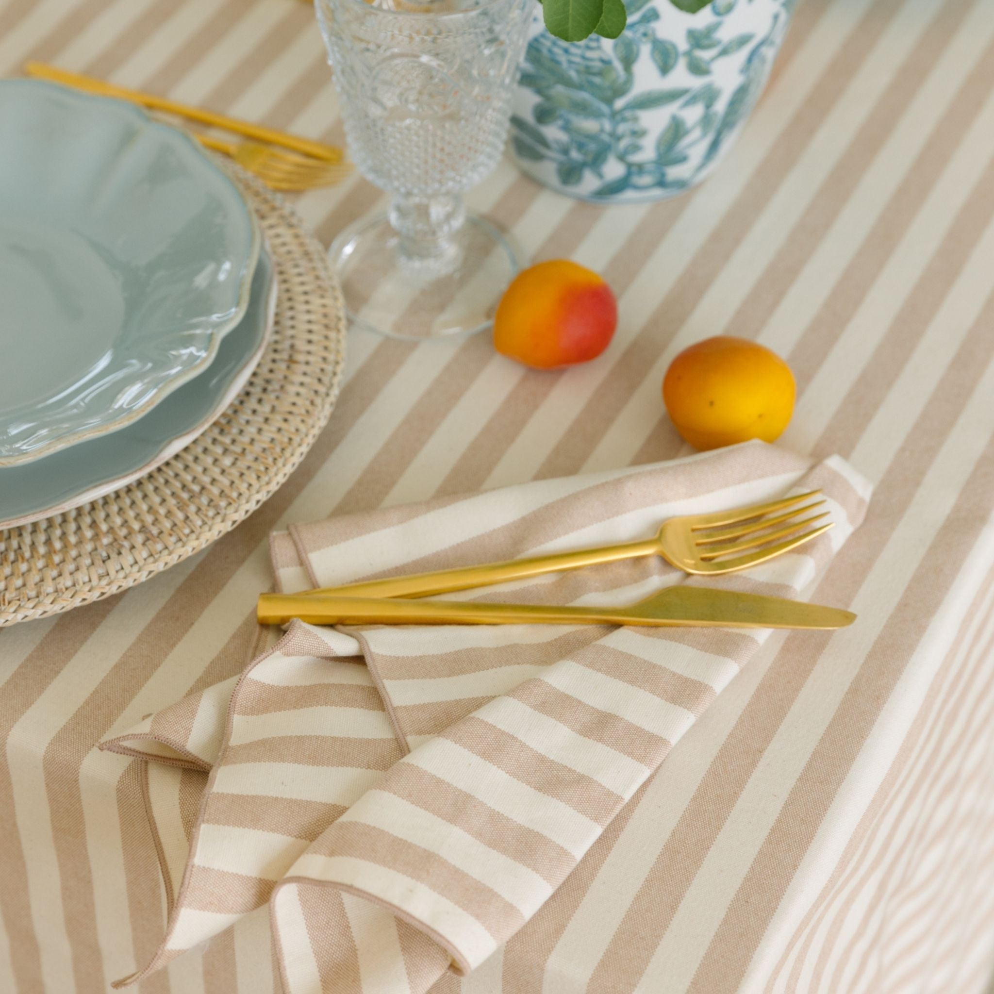 torres-novas-table-barra-horizontal-stripes-napkin-beige-lifestyle-8_d1a4a8ff-5901-4cc7-b1b9-cdb4691ea749.jpg