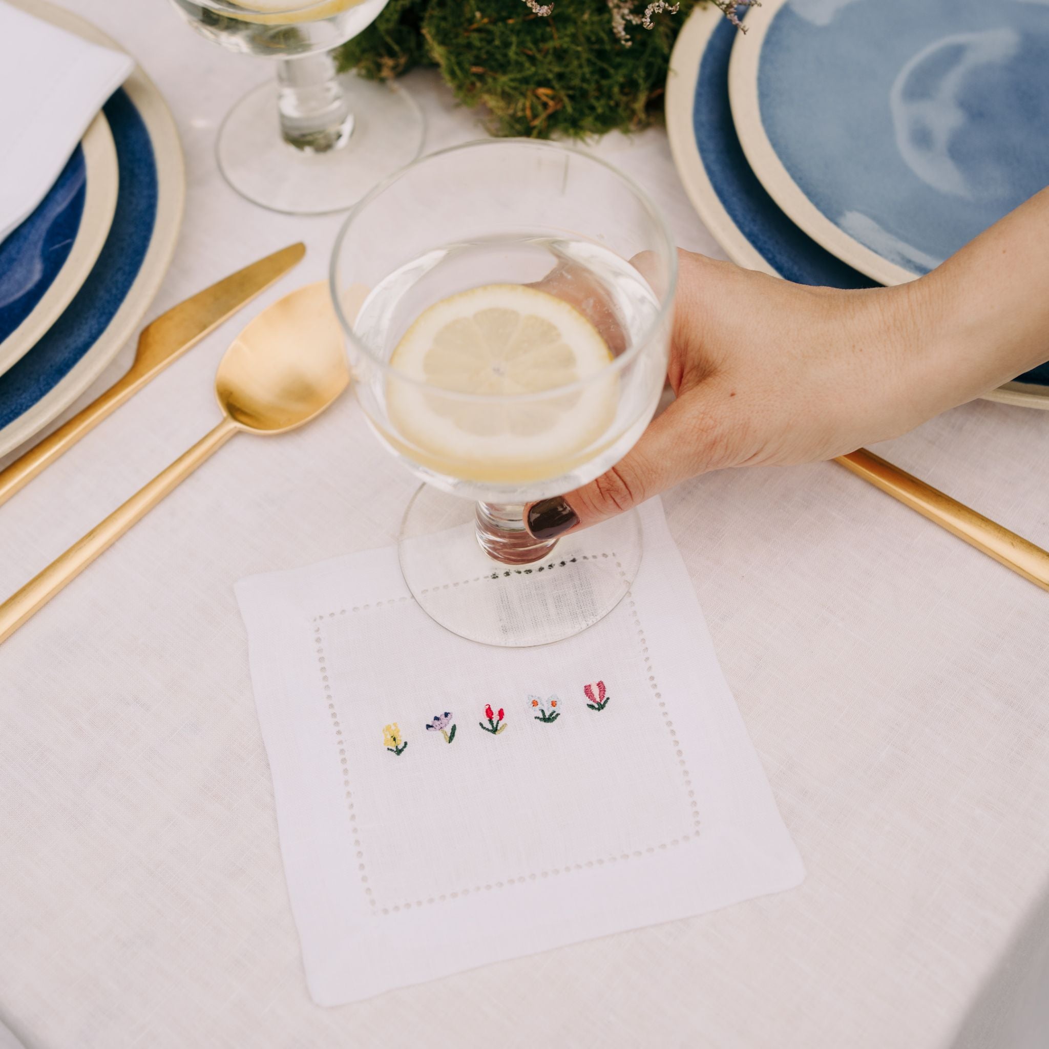 torres-novas-table-mafra-embroidery-flowers-cocktail-napkin-white-lifestyle-8.jpg