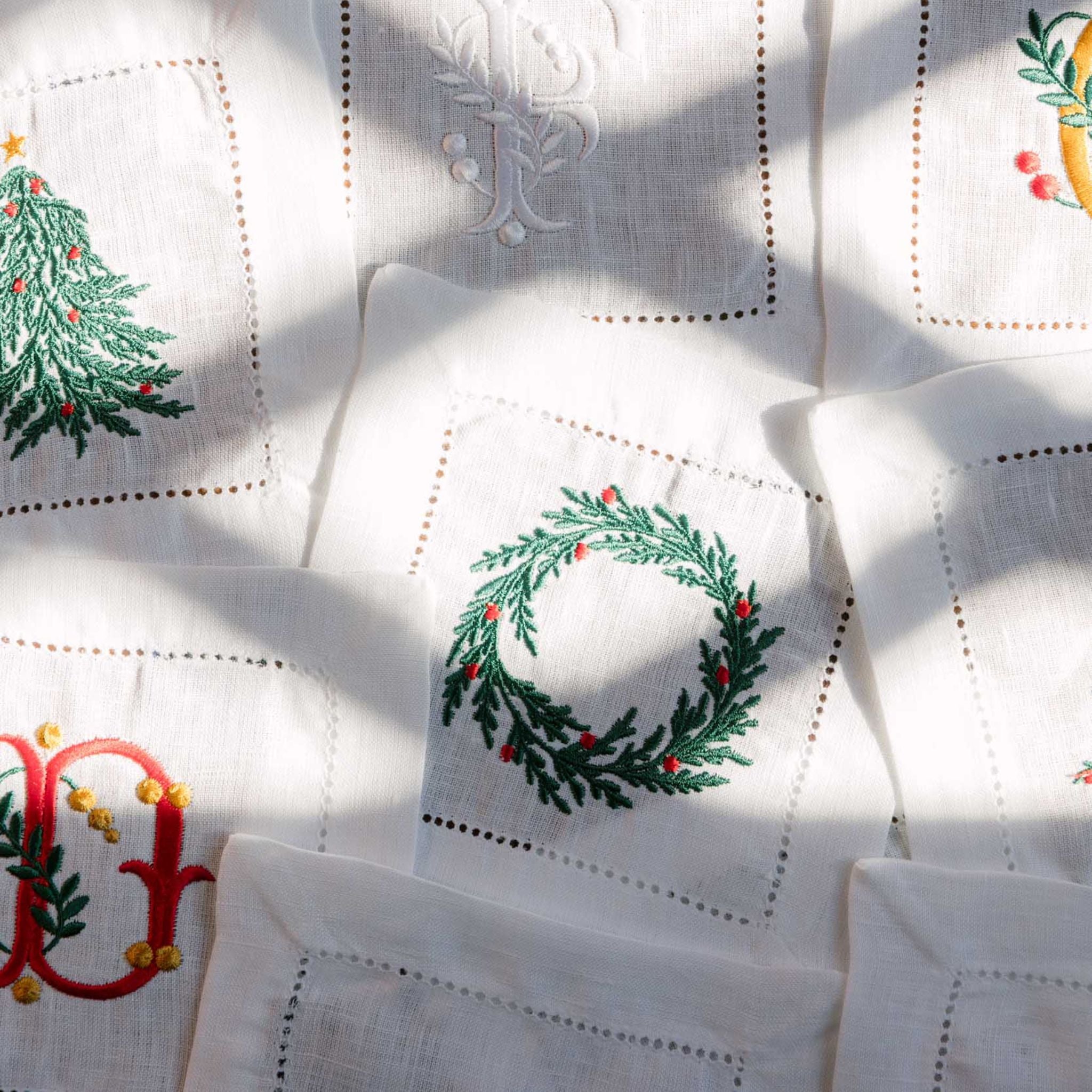 torres-novas-table-mafra-embroidery-xmas-cocktail-napkin-multiple-colours-lifestyle-1.jpg