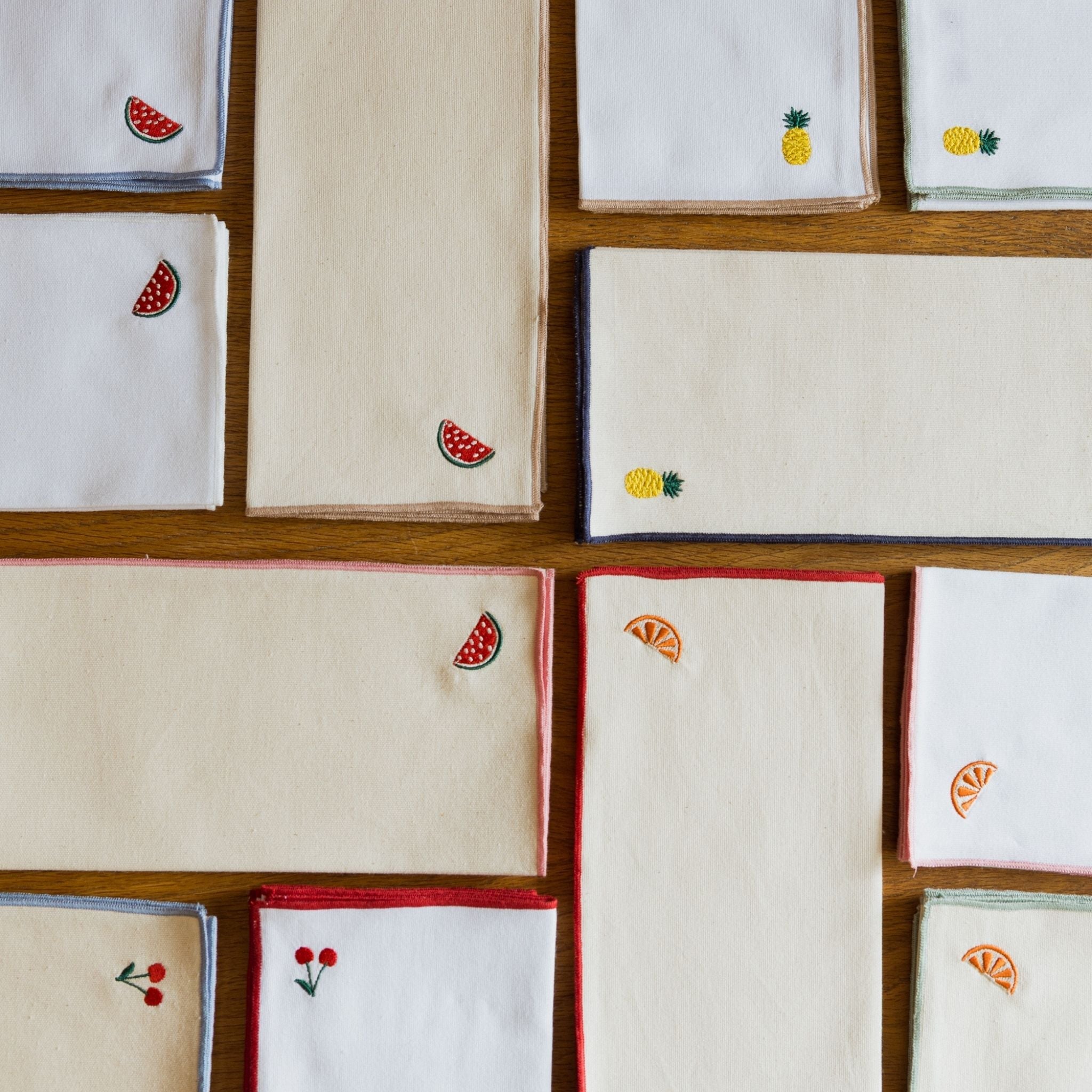 Nazaré ecru cotton table linen with embroidered fruits - Torres Novas