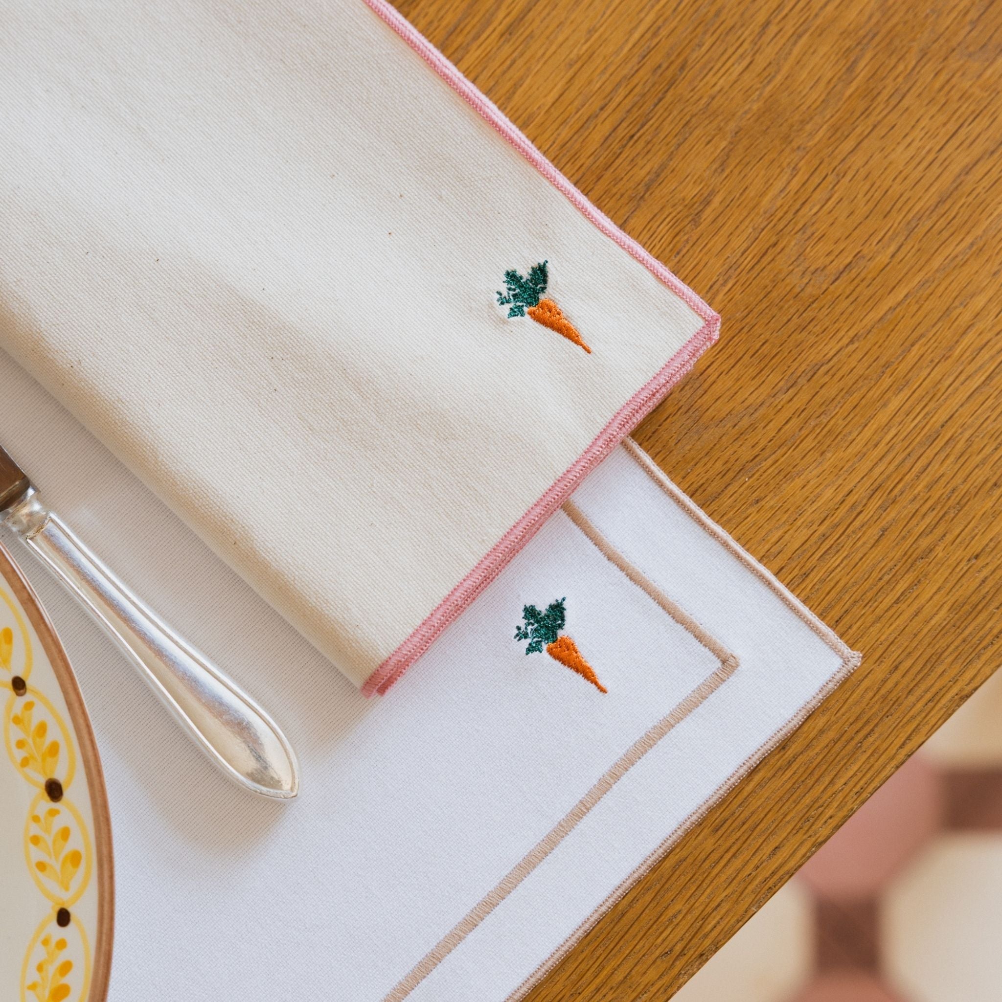 Nazaré white cotton table linen with embroidered Easter motifs