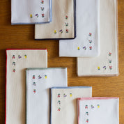 Nazaré white cotton table linen with embroidered flowers